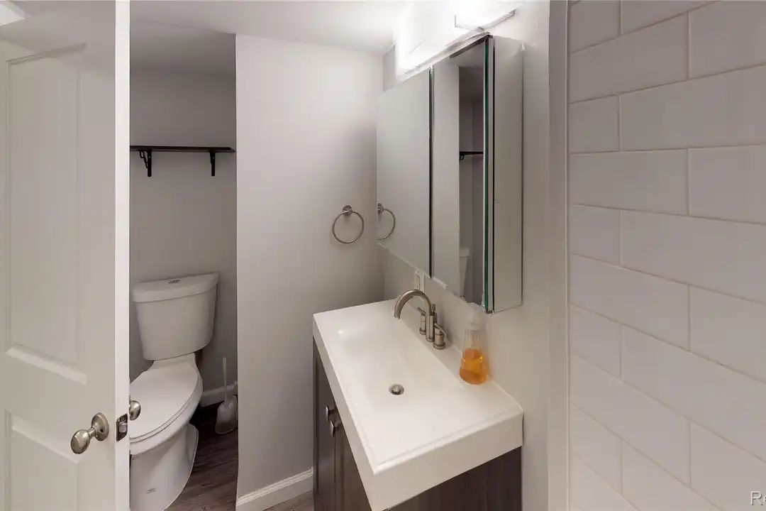 4015 Oak Knoll Rd - More