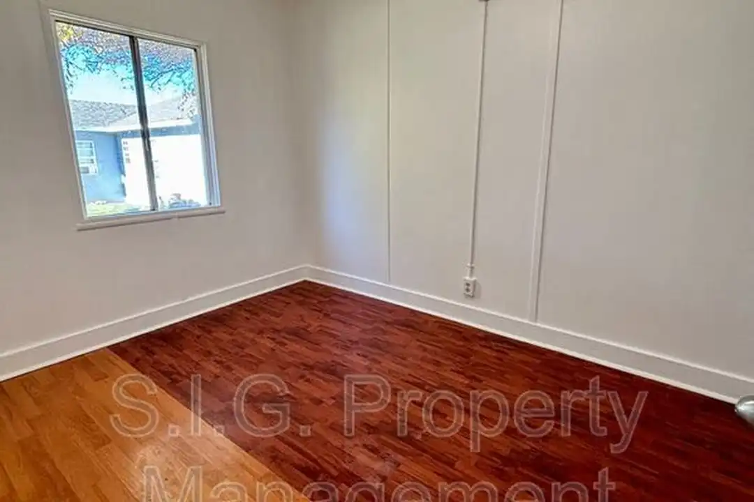 10156 Helendale Ave - View 5