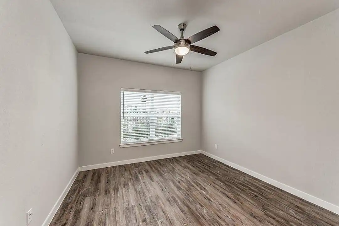 23010 Franz Rd - More