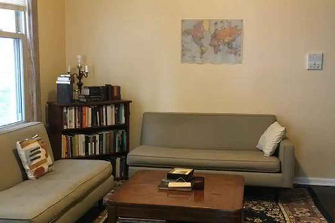 821 N Hermitage Ave - View 3