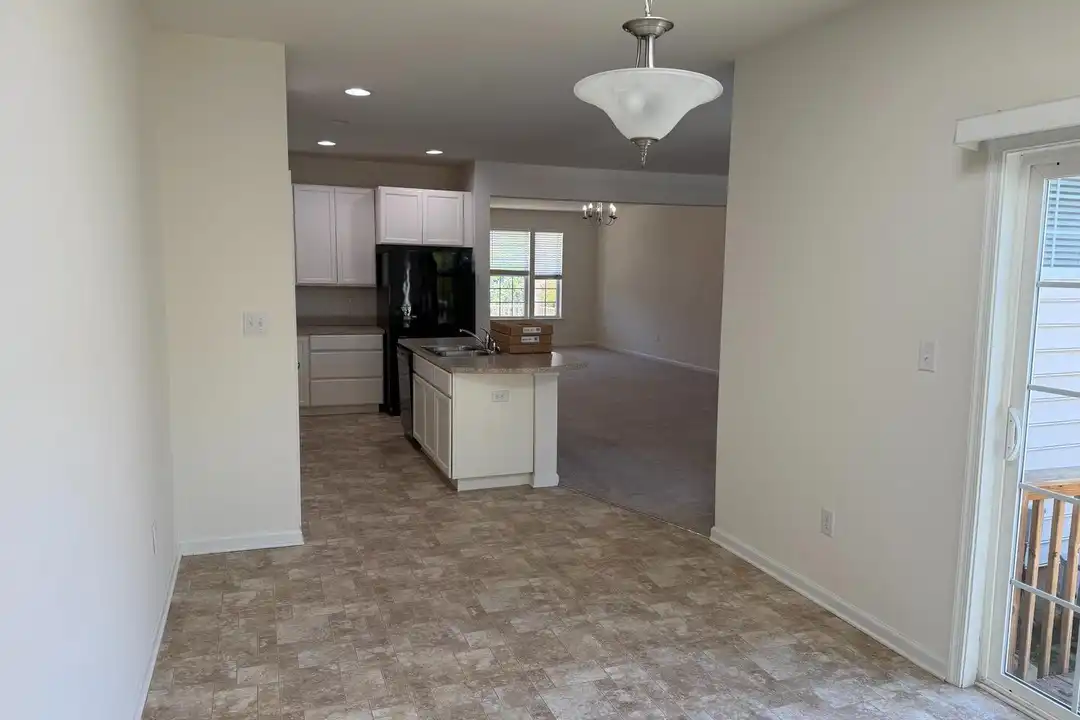 280 N Bayberry Pkwy - More