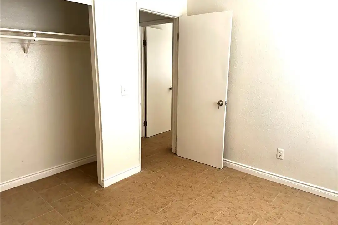11661 White Ave - View 6