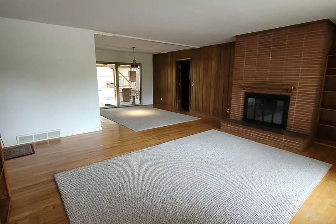 1201 Parkview Blvd - View 5