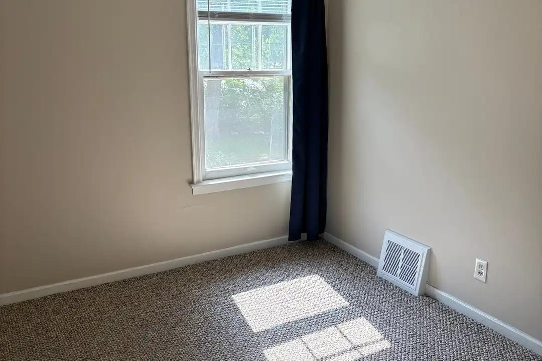 425 Lyon St NE unit 4 - View 4