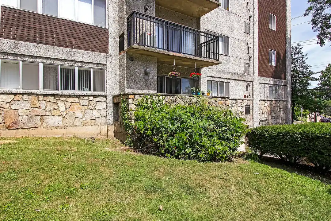 Lincoln House – photo 1 of 10