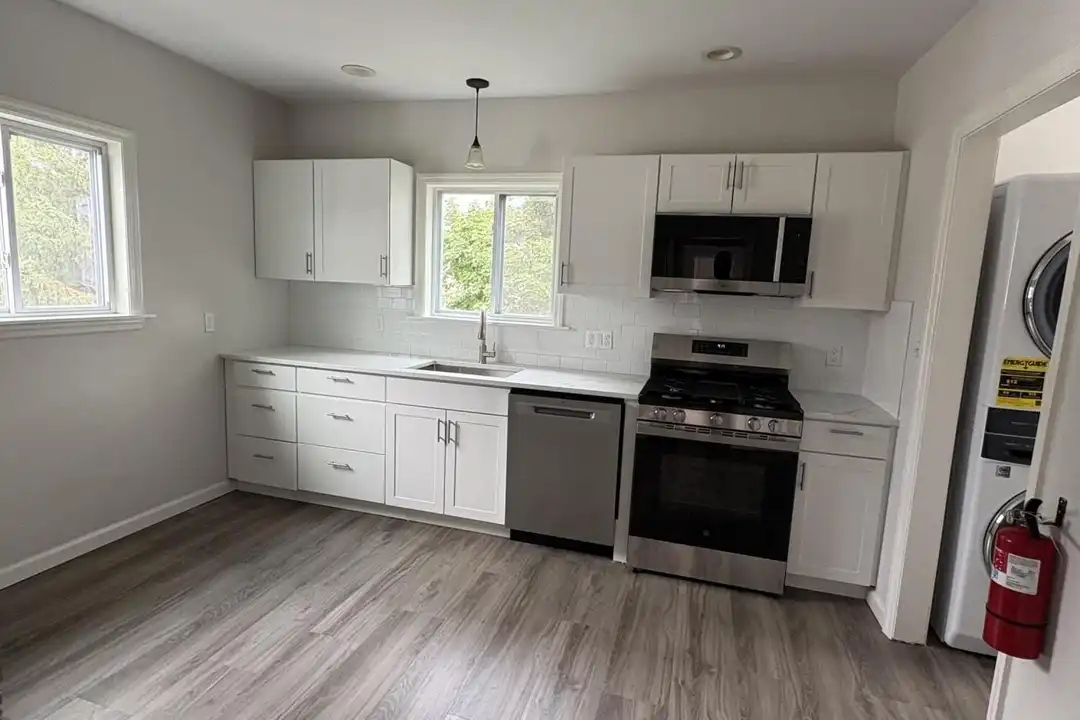 24 Waverly Pl #B – photo 1