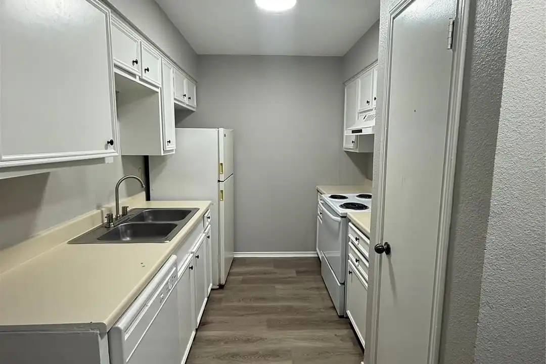 304 E Hickory St #A - View 6