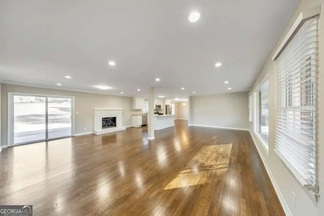 909 Rosedale Dr - View 5