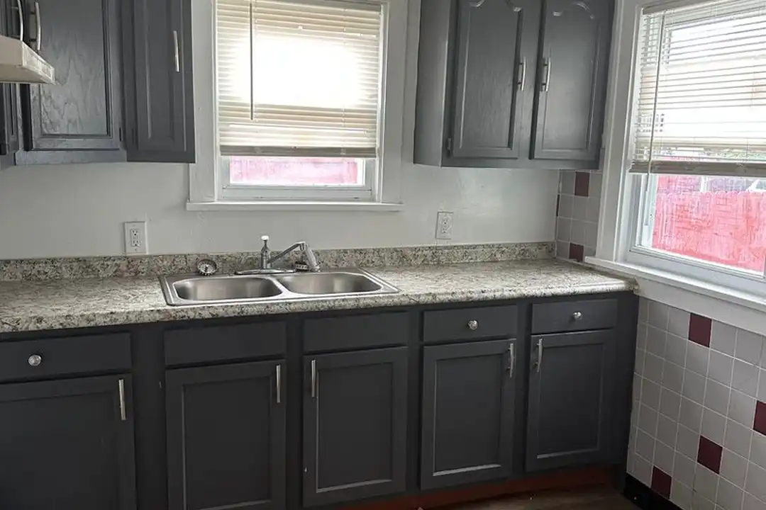 906 E 130th St - View 3