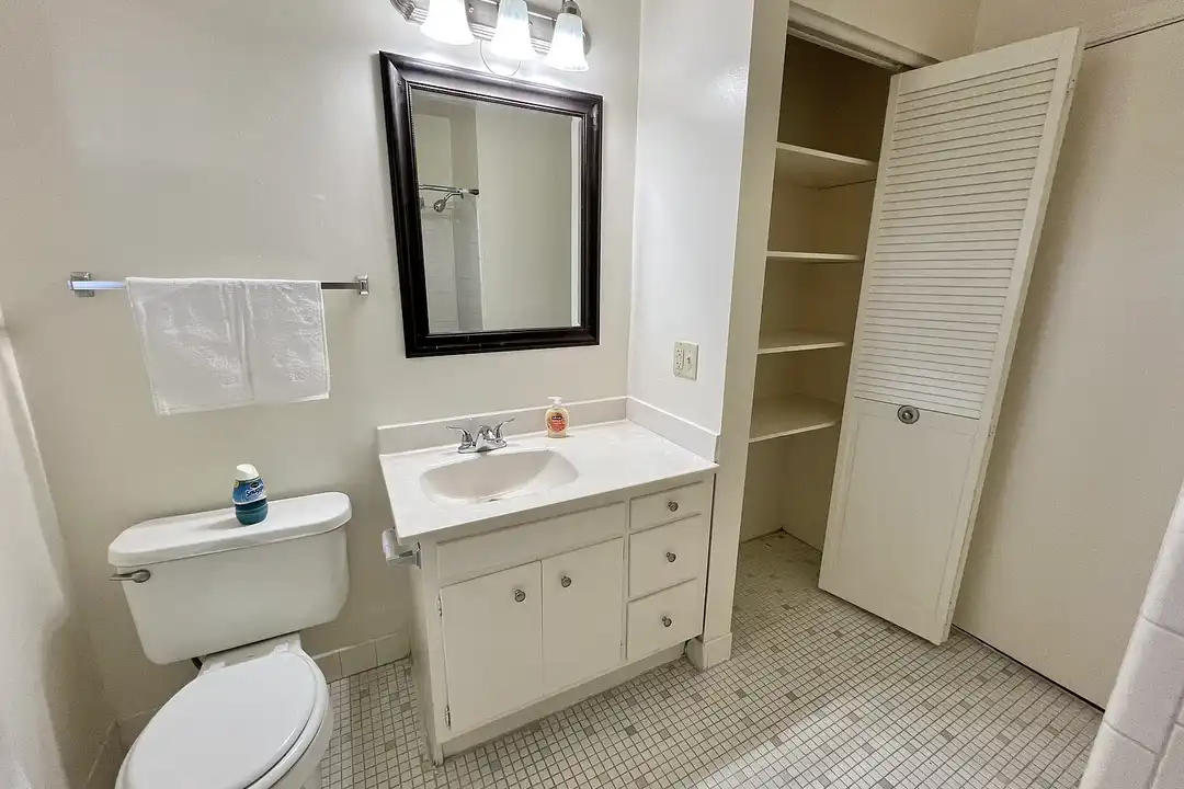 Mayfair Apartments – photo 1