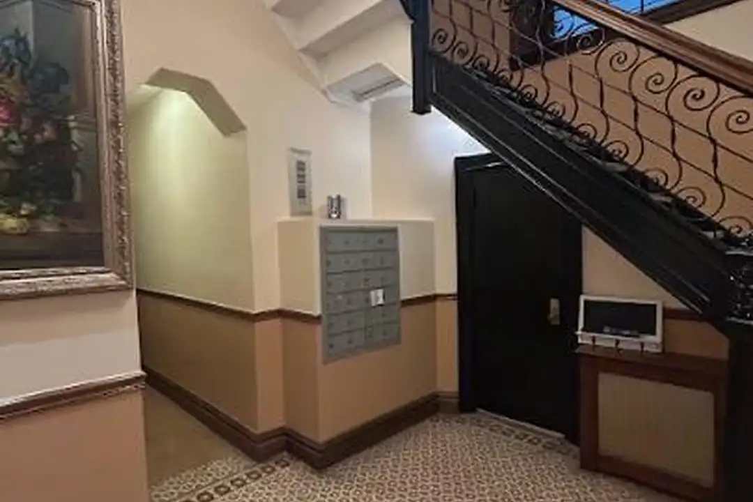 247 E 62nd St unit 15 – další