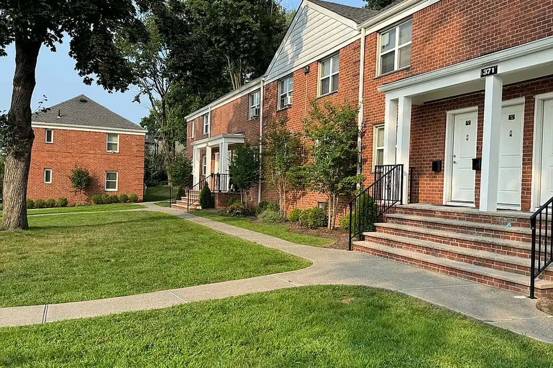 Grand Lee Apartments - More