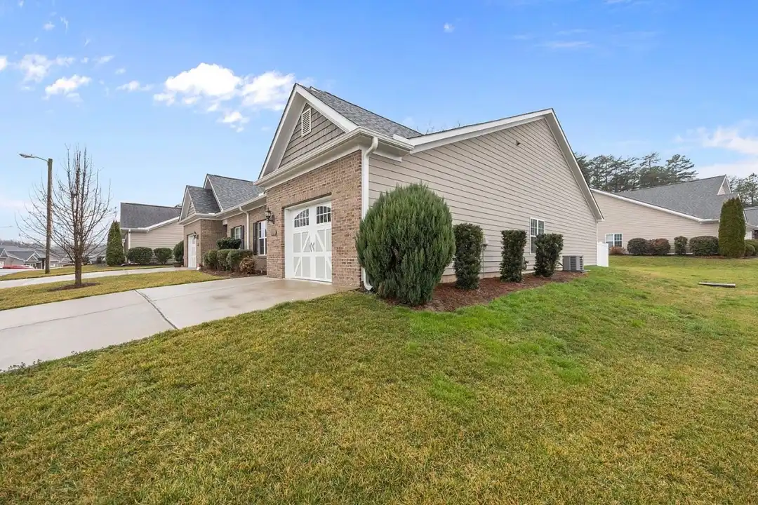 1619 Riverwalk Dr - View 5