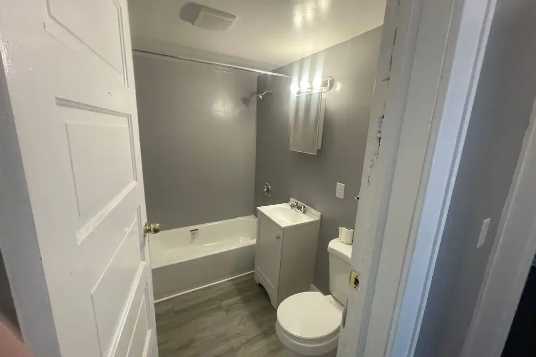 1515-1517 N 32nd St unit 1517 Upper - View 3