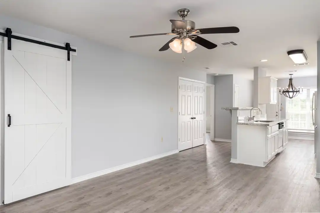1227 Flying Ace Cir - View 3