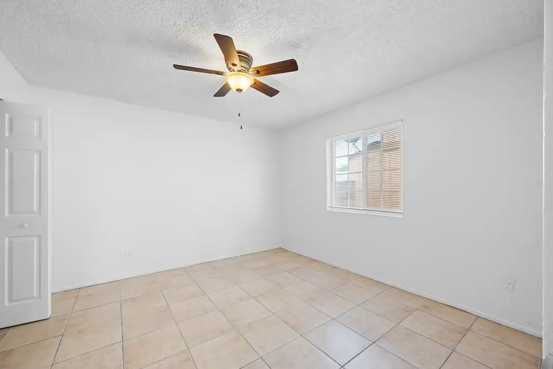 1815 N Spring unit 102 - More