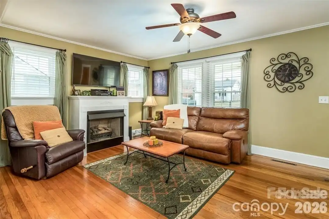 1004 Valley St - View 6