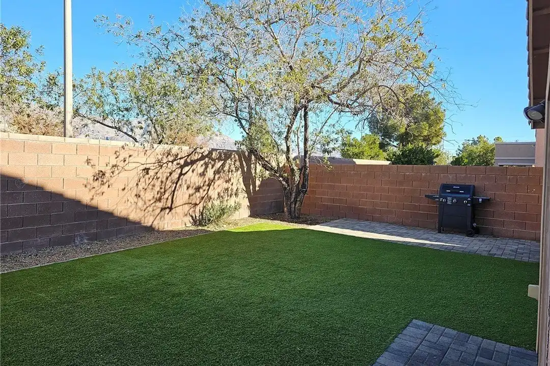 5064 Whistling Acres Ave - View 4