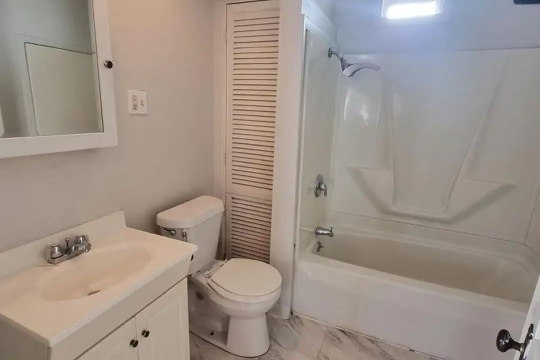 200-222 Laurel Ave unit 207 - View 3