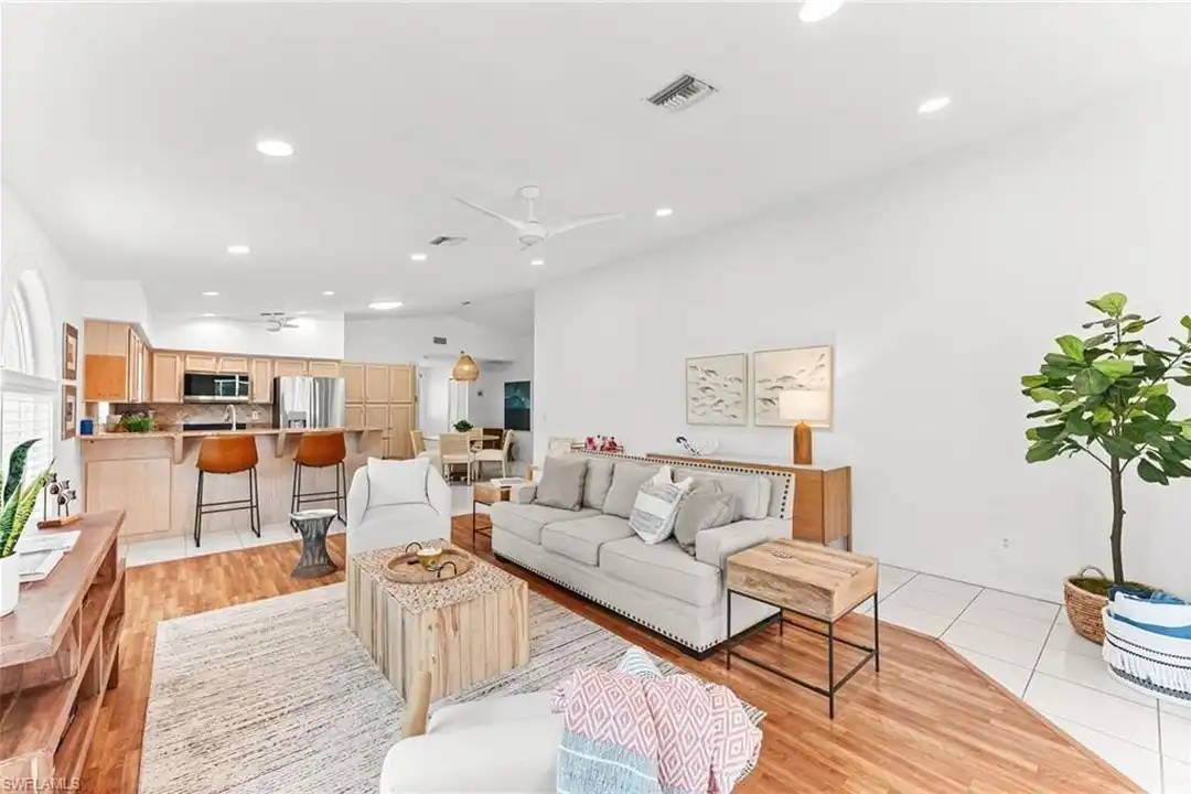 690 100th Ave N - More