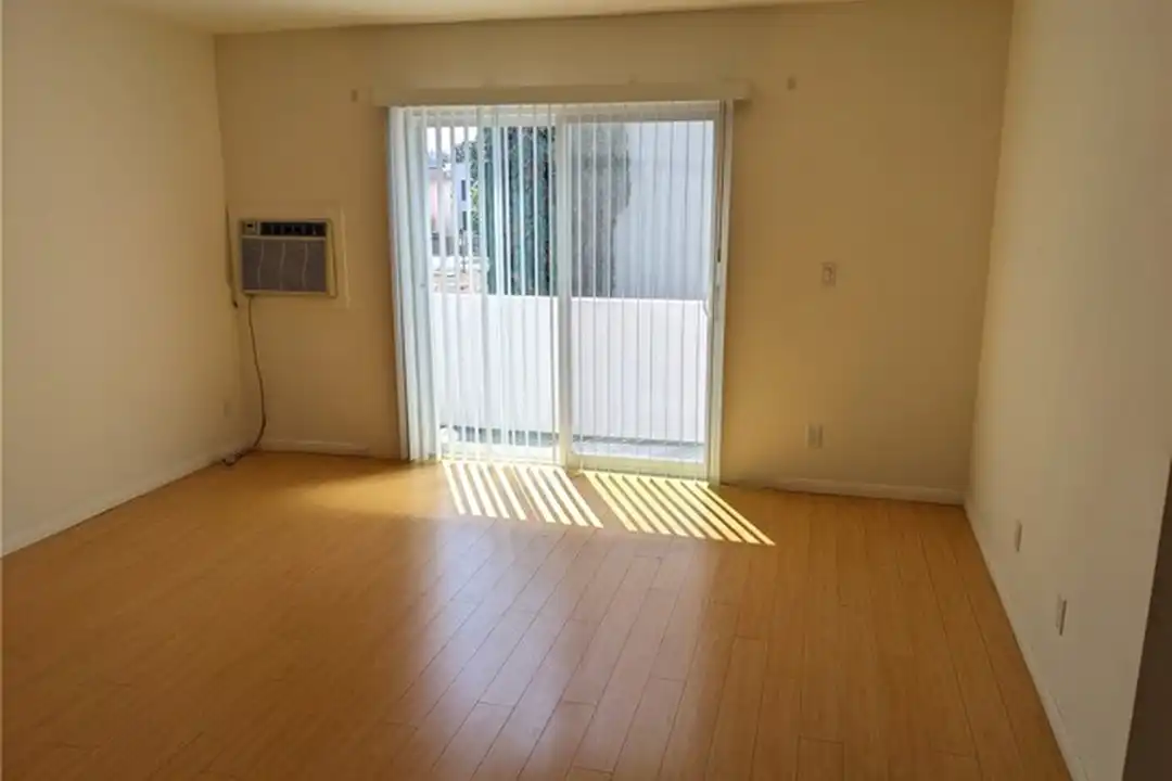 11948 Darlington Ave unit 4 - View 2