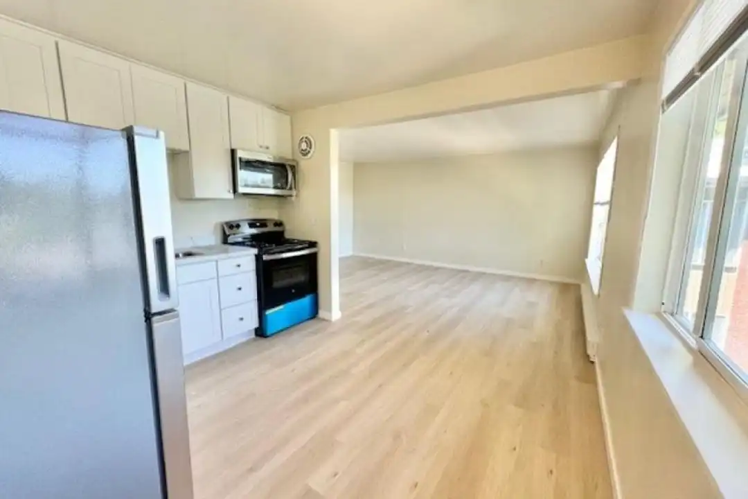 4754 22nd Ave NE - More