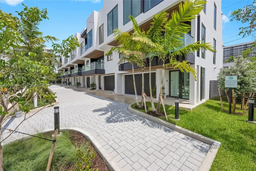 Apartment in Pompano Beach - View 2