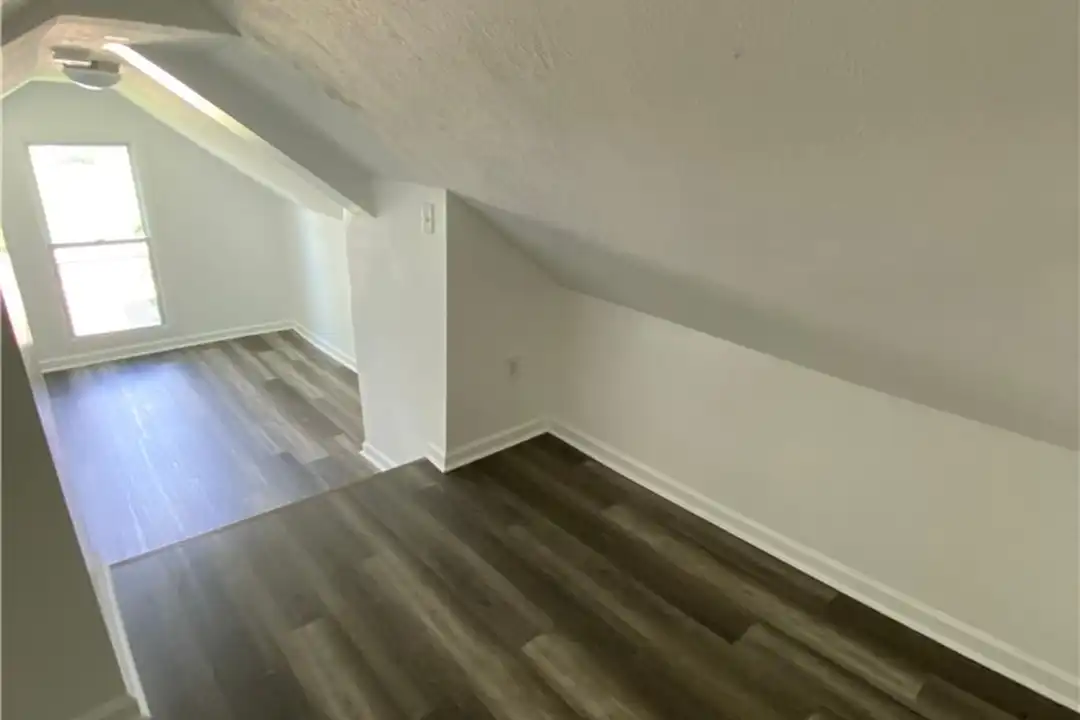 Apartment in Cleveland - View 4