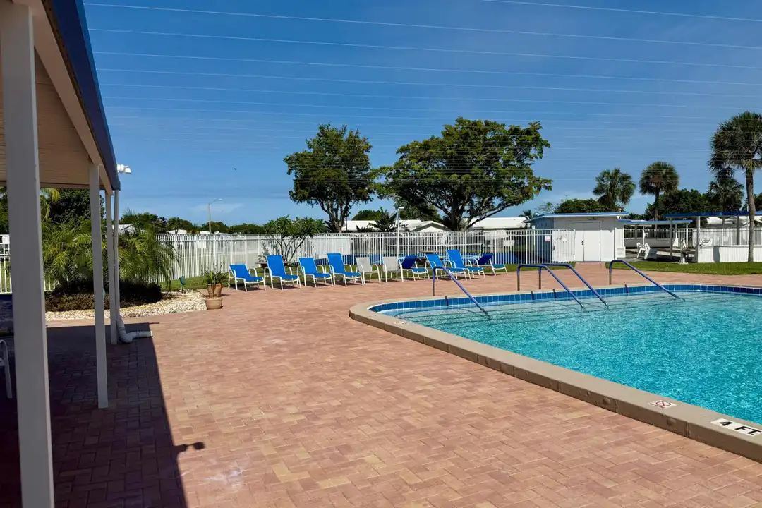 7105 NW 70th Ct - View 3