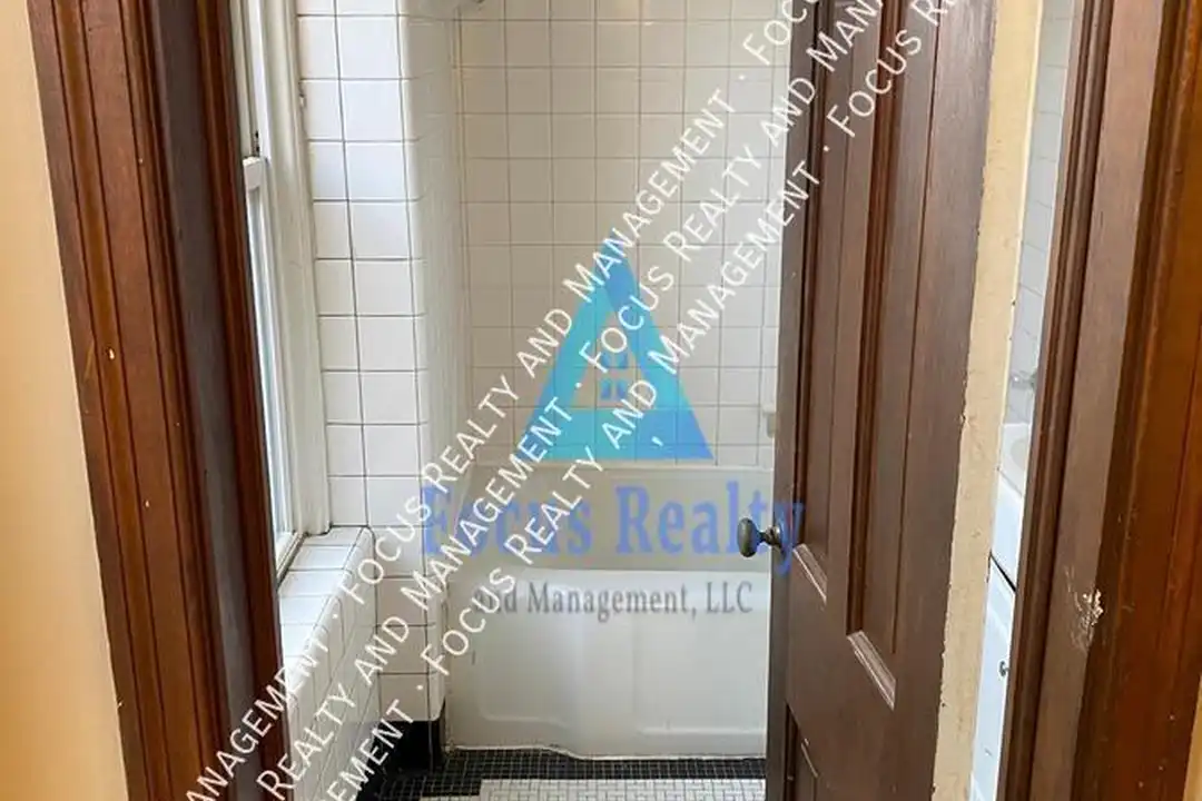 15 E Vine St unit 3