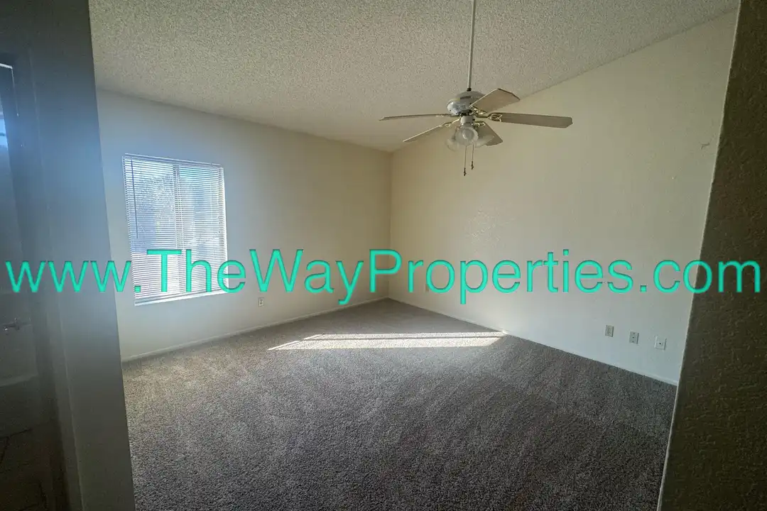 10660 Cottonwood Ave - View 4