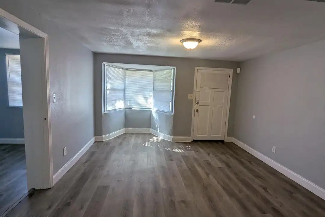 1834 Meharry Ave – pohled 2