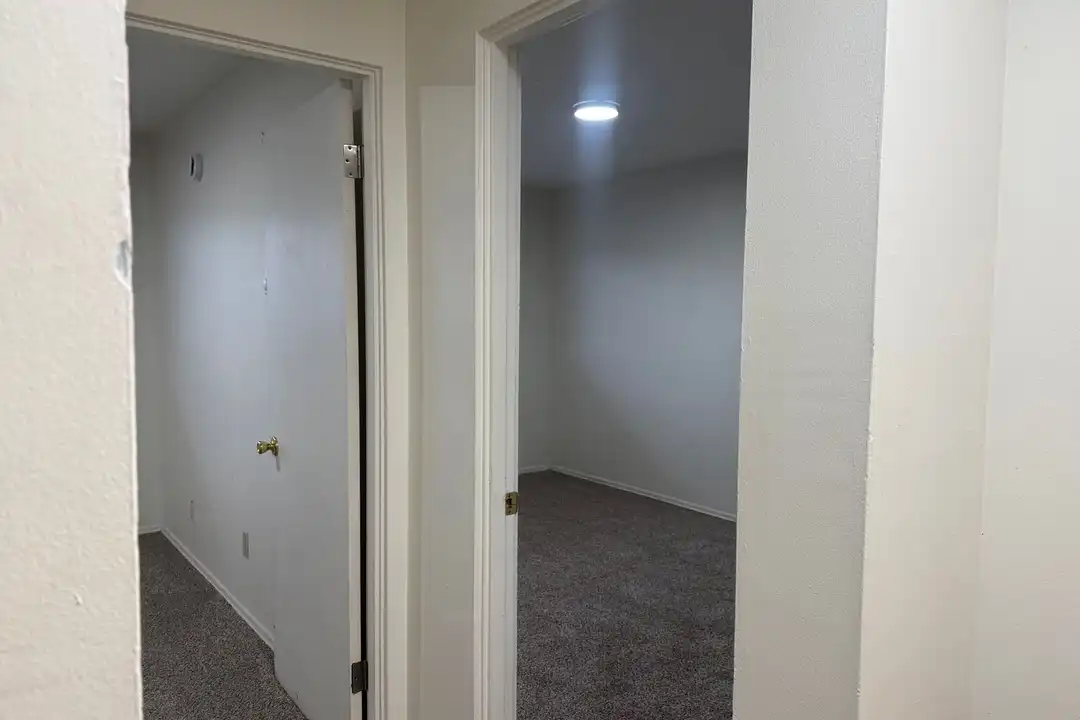 Apartment in Burien - View 3