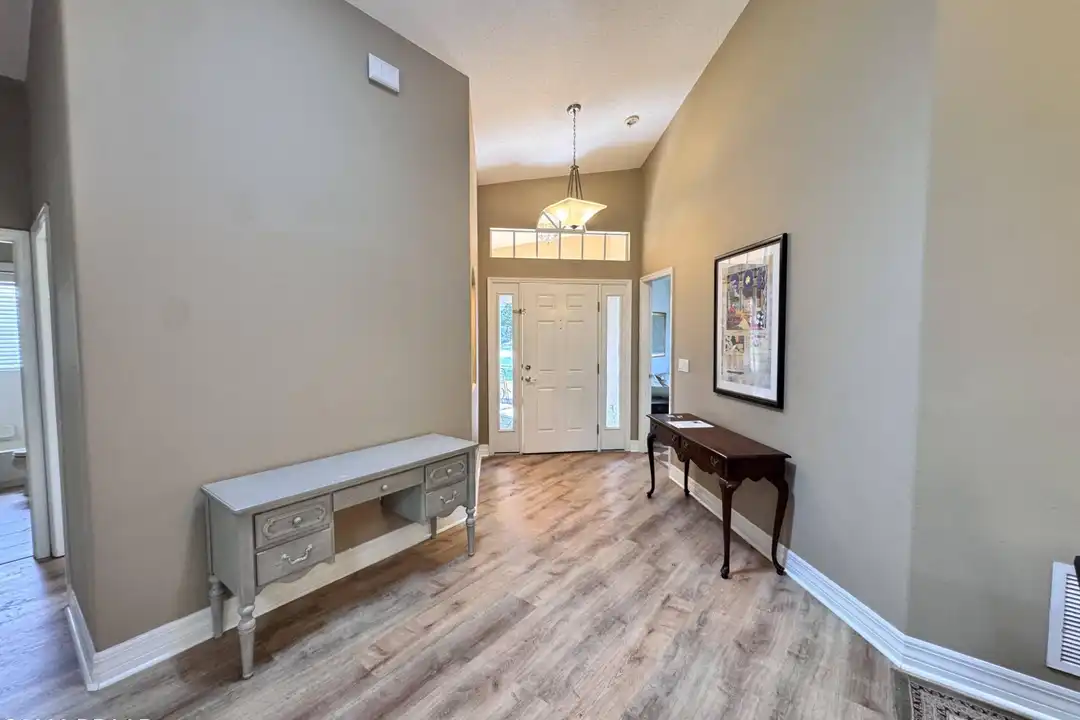 1315 Coconut Palm Cir - View 4