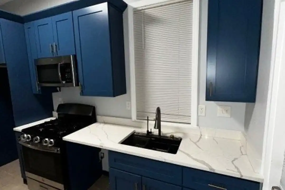 208 E 9th St - View 2