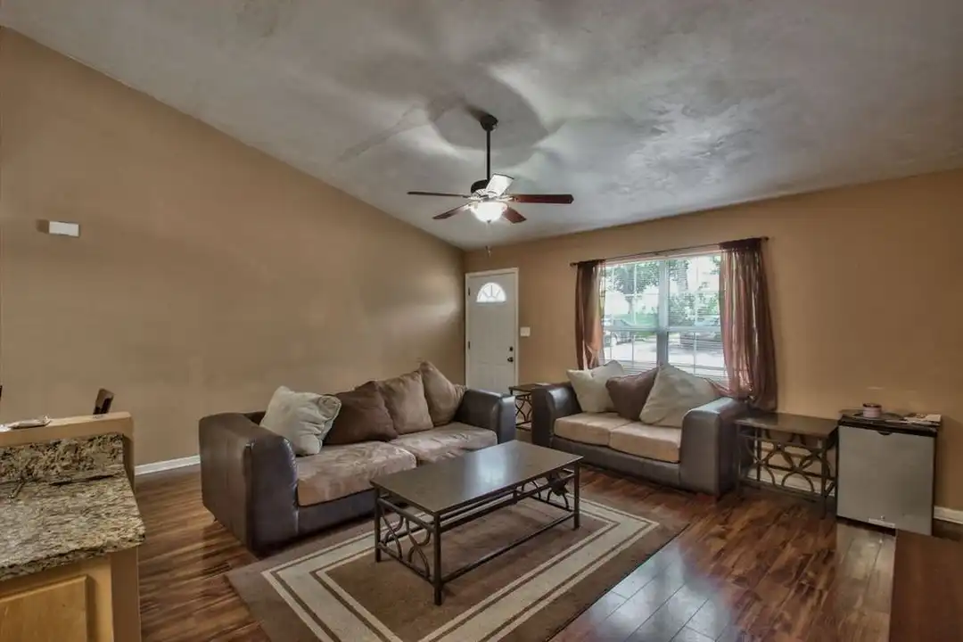 640 Eugenia St - View 4