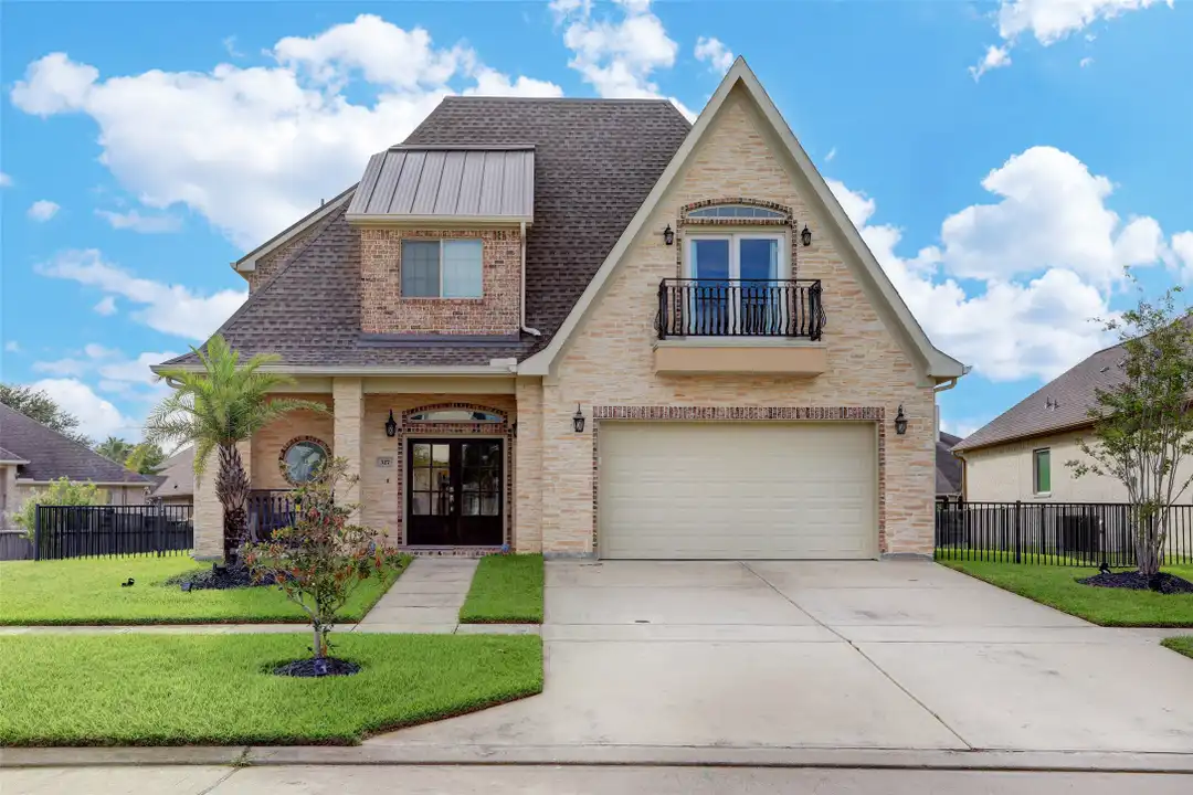 327 Twin Timbers Ln - View 2