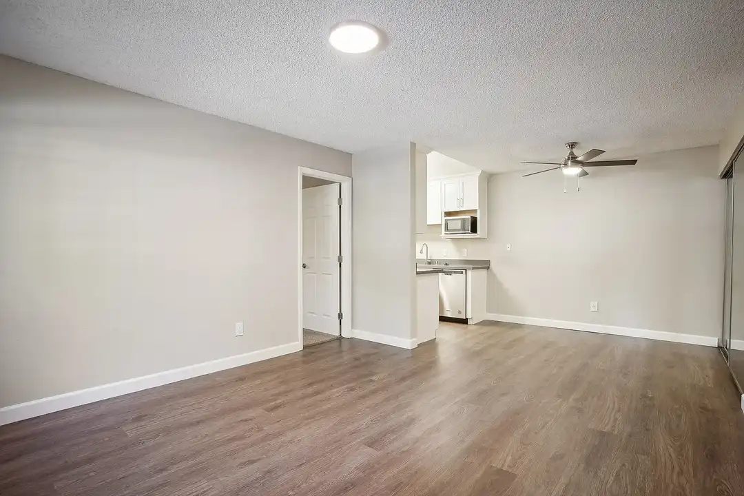 Lincoln Glen - View 5