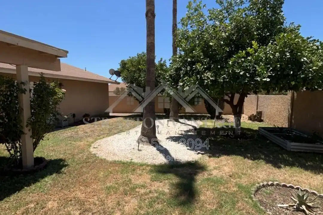 10700 E Hope Dr - View 4