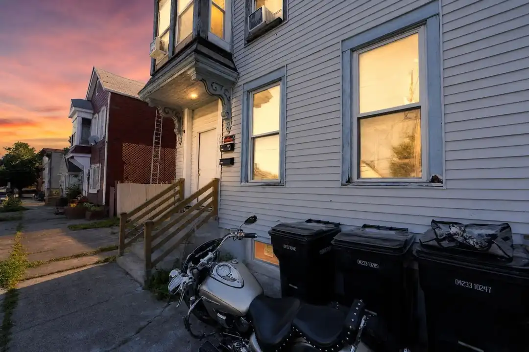 362 9th St – photo 1