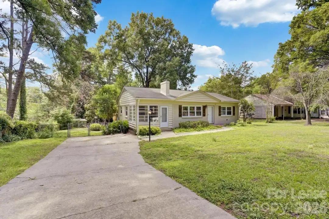 121 Marshdale Ave SW - View 2