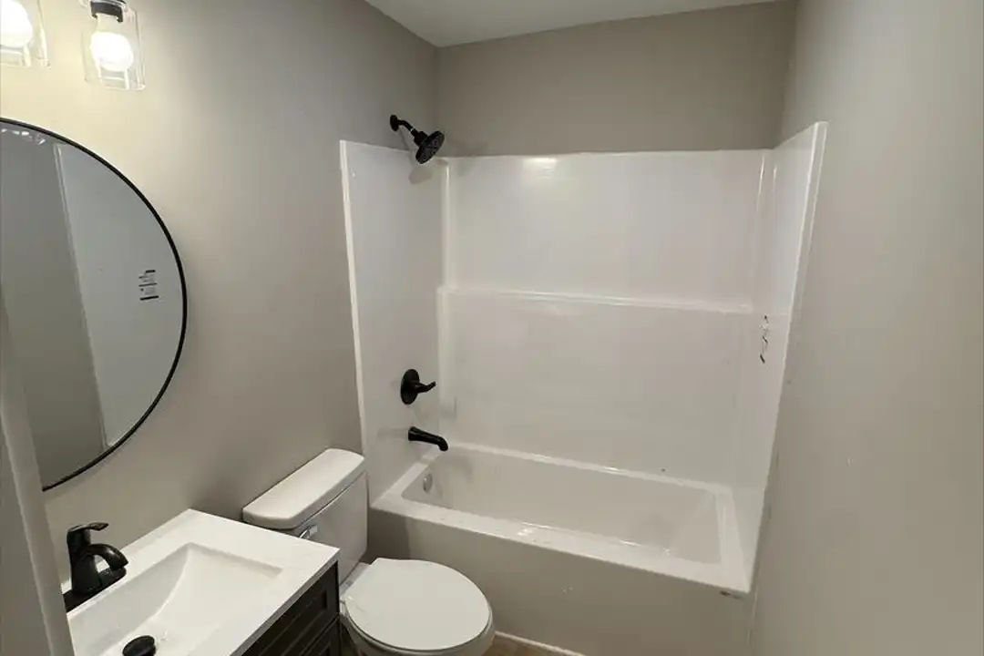 982 Webb Cir - More