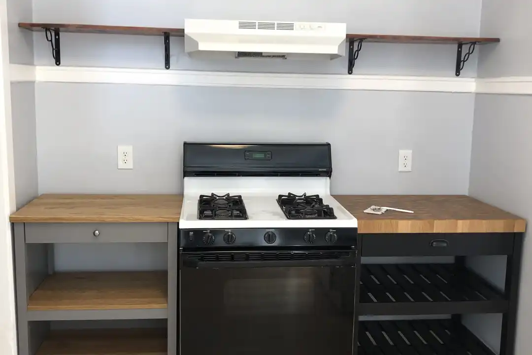 1617 W Rascher Ave unit 3 Middle - View 2