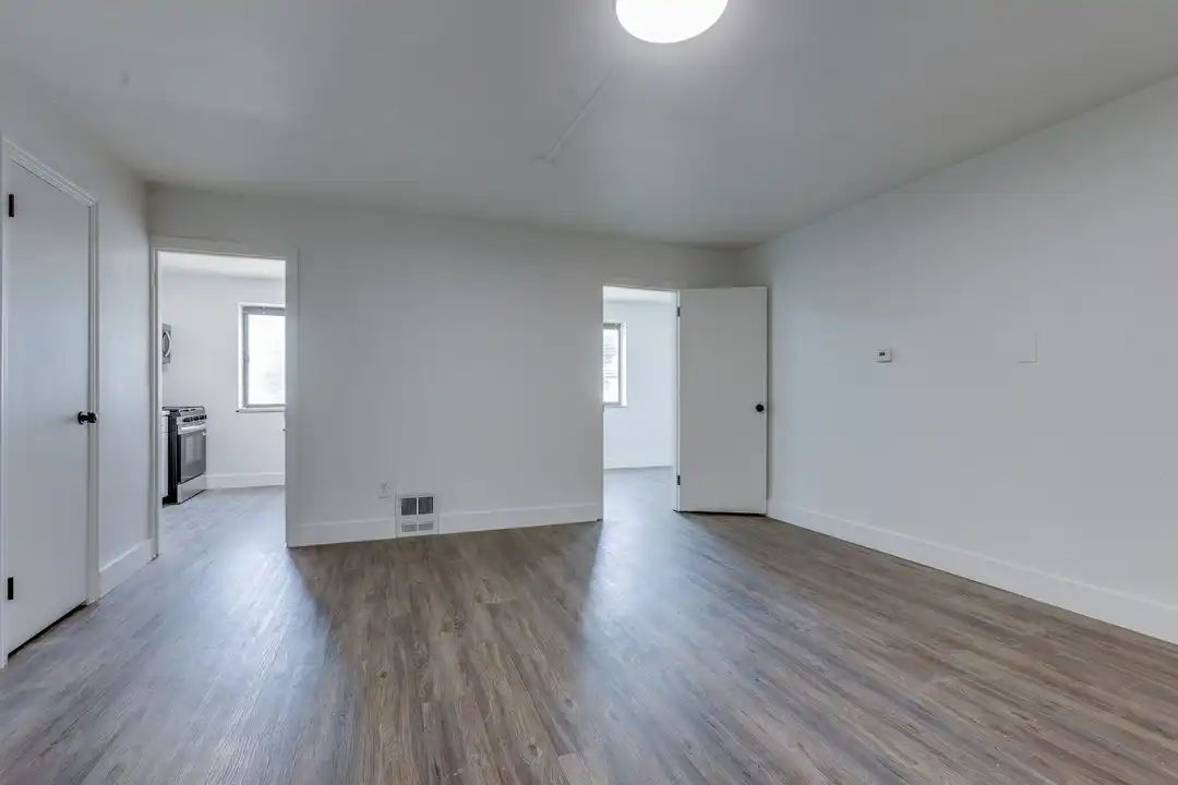732 E Warrington Ave unit 2nd Floor Front – photo 1