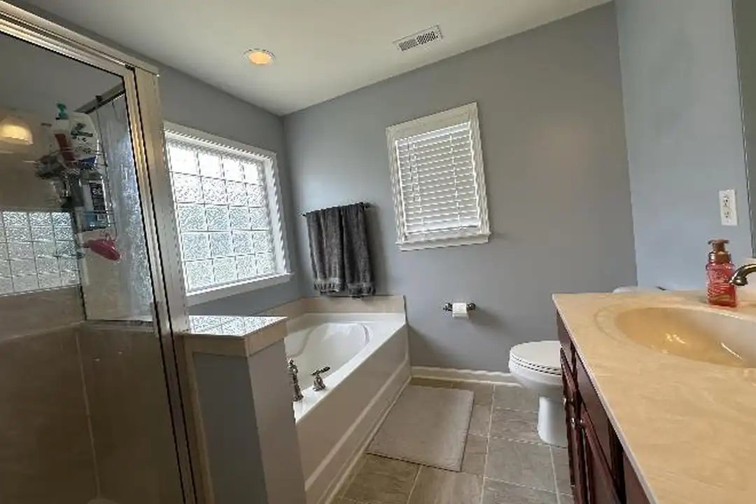 350 Ashdale Dr - View 5