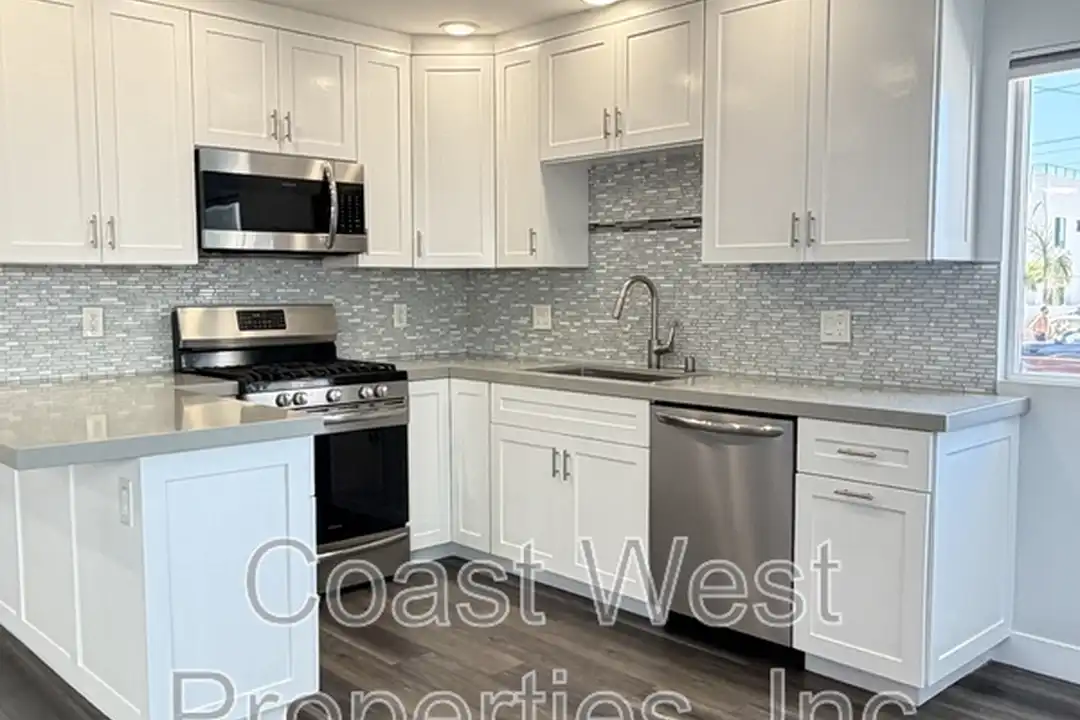 2030 Diamond St unit A - View 3