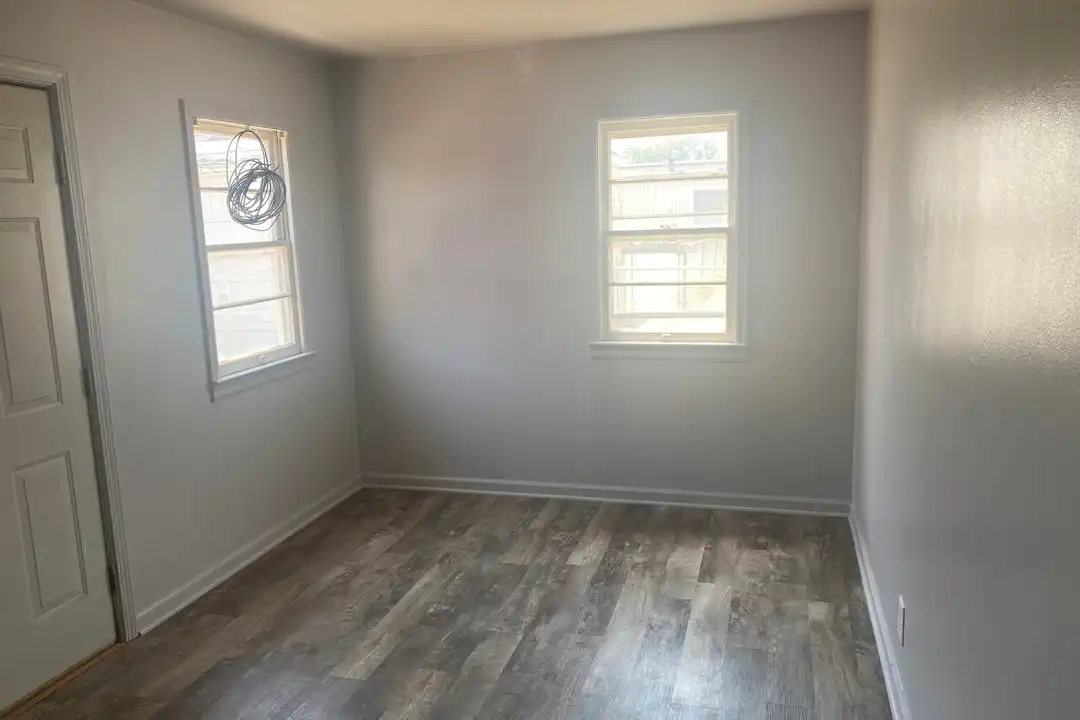 607 Morgan Ave - View 2