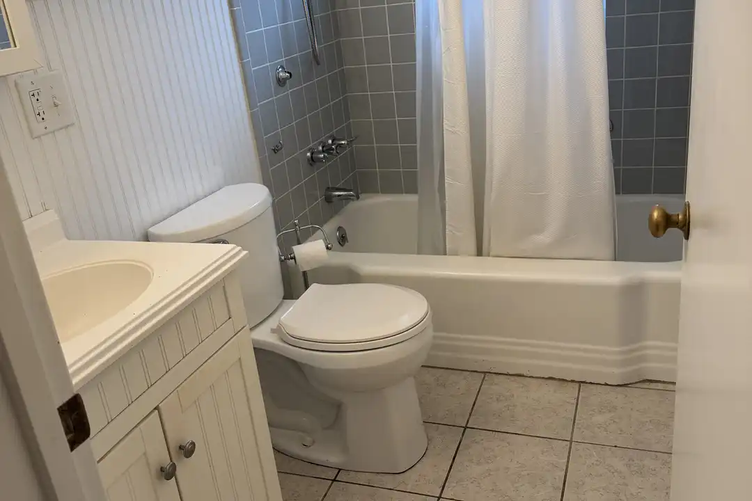 445 N Cassady Ave unit 445 – photo 1 of 6