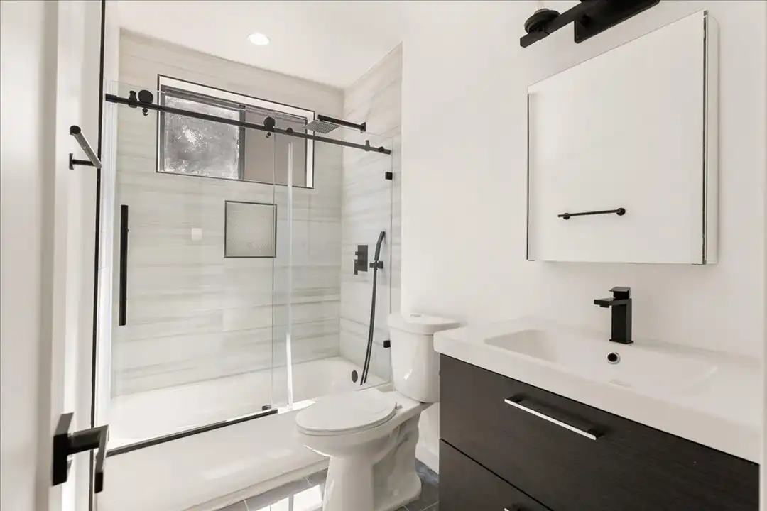 652 Hayworth Ave - More