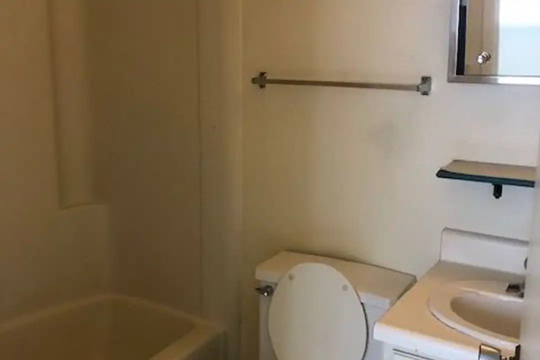 618 S Van Buren St unit 618-04 - View 5